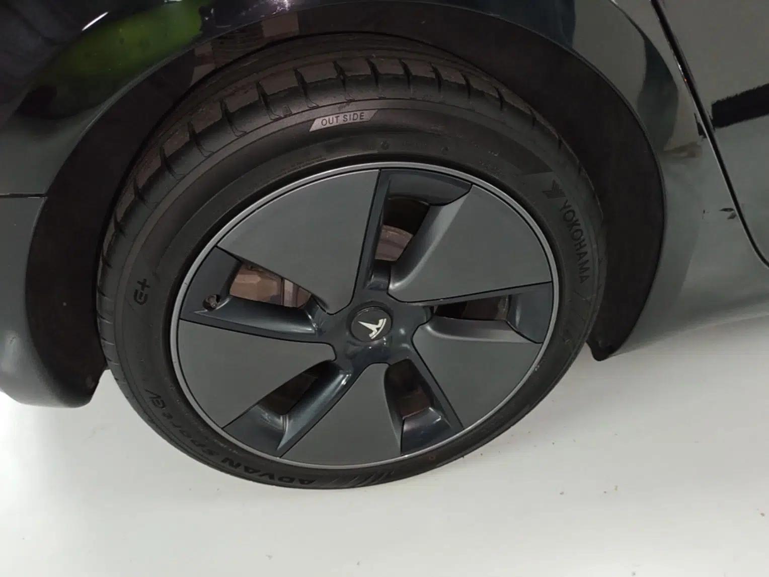 Tesla Model 3 2022 Rear-Wheel-Drive Version — миниатюра 11