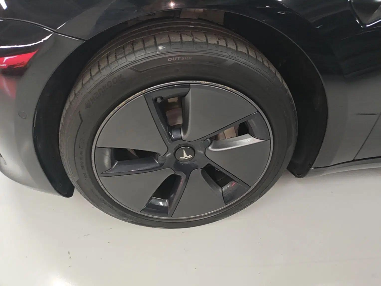 Tesla Model 3 2022 Rear-Wheel-Drive Version — миниатюра 10