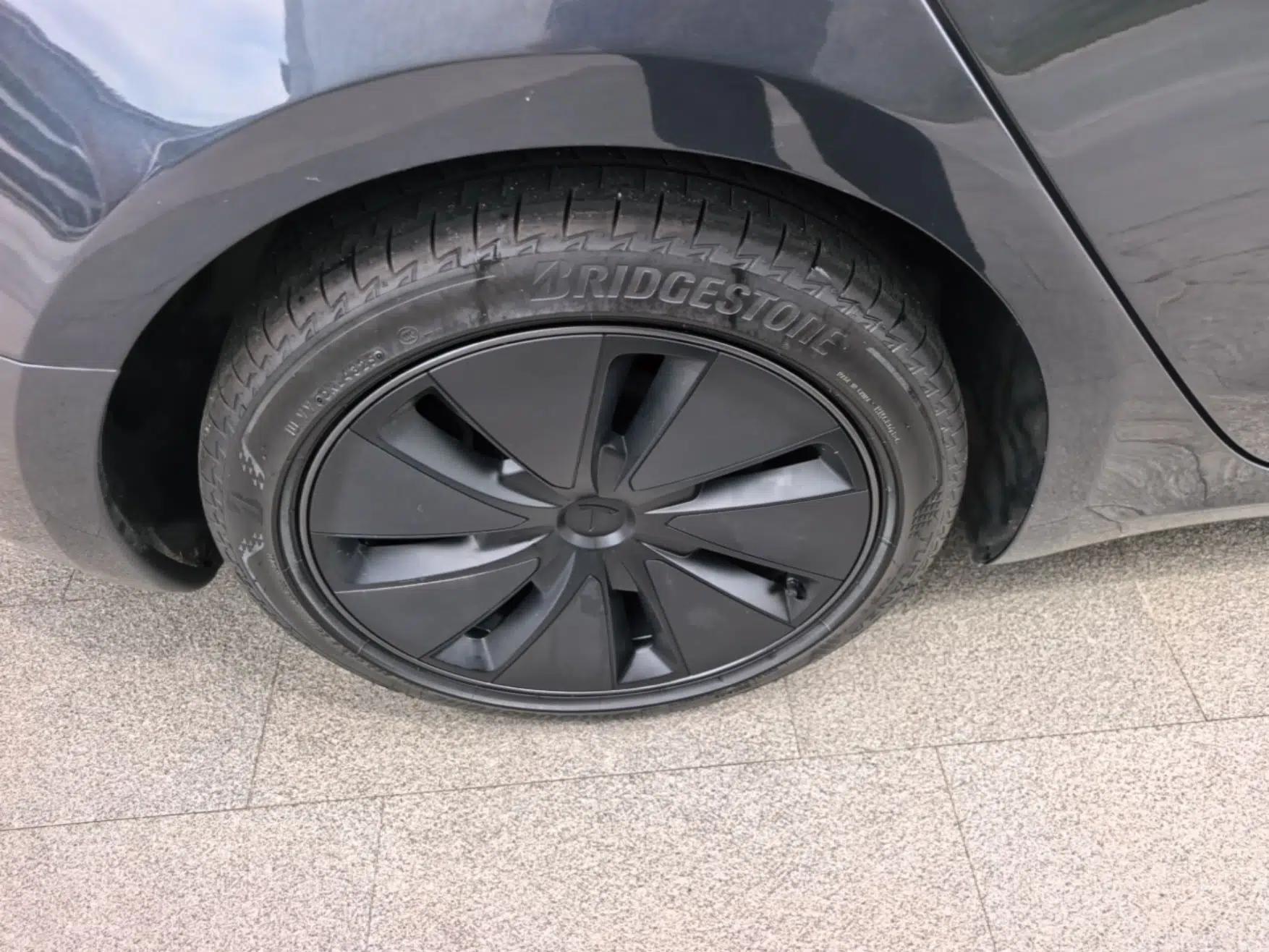 Tesla Model 3 2025 Rear-Wheel-Drive Version — миниатюра 11