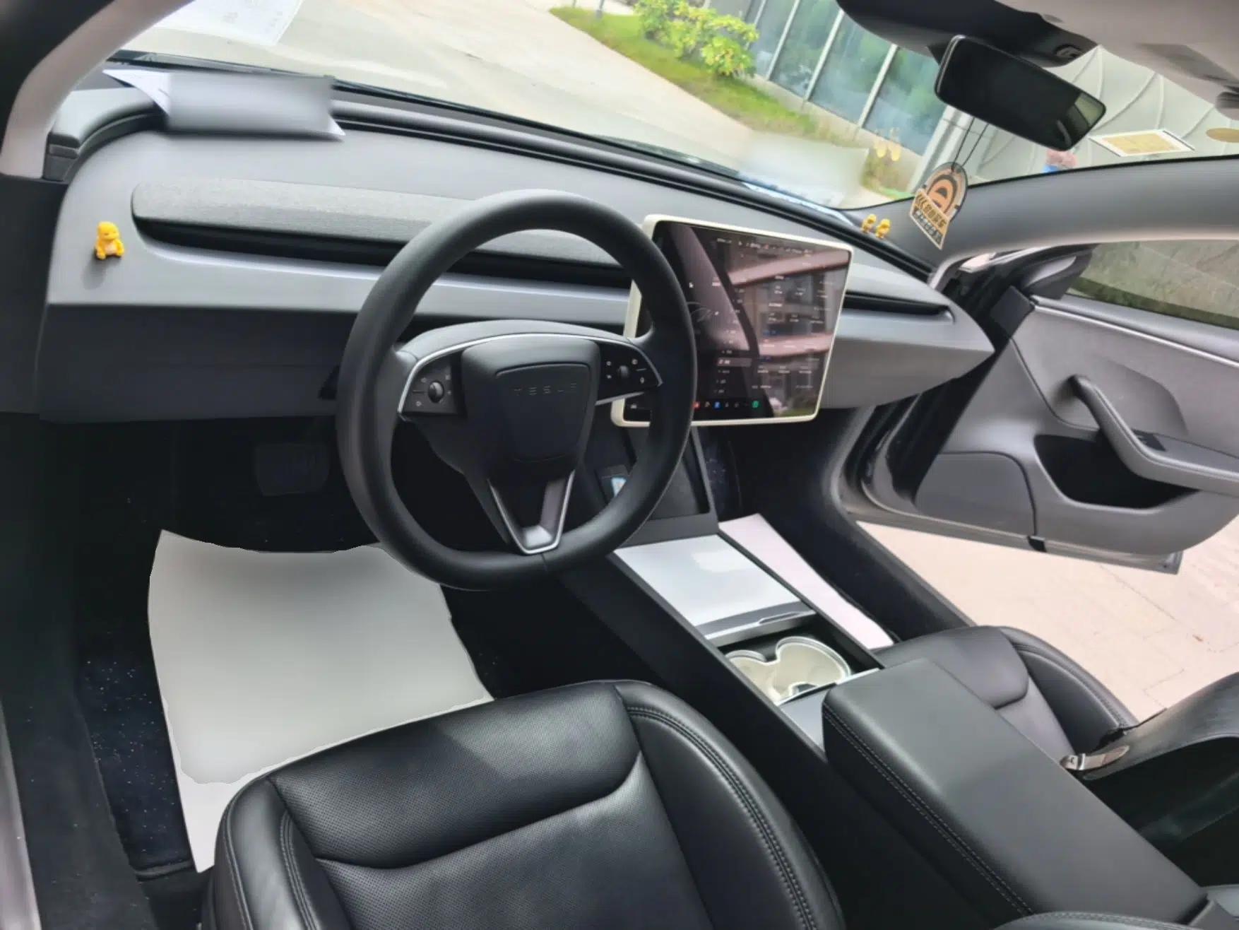 Tesla Model 3 2025 Rear-Wheel-Drive Version — миниатюра 12