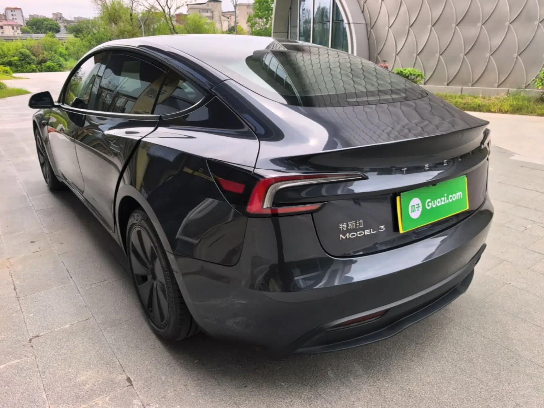 Tesla Model 3 2025 Rear-Wheel-Drive Version — миниатюра 4