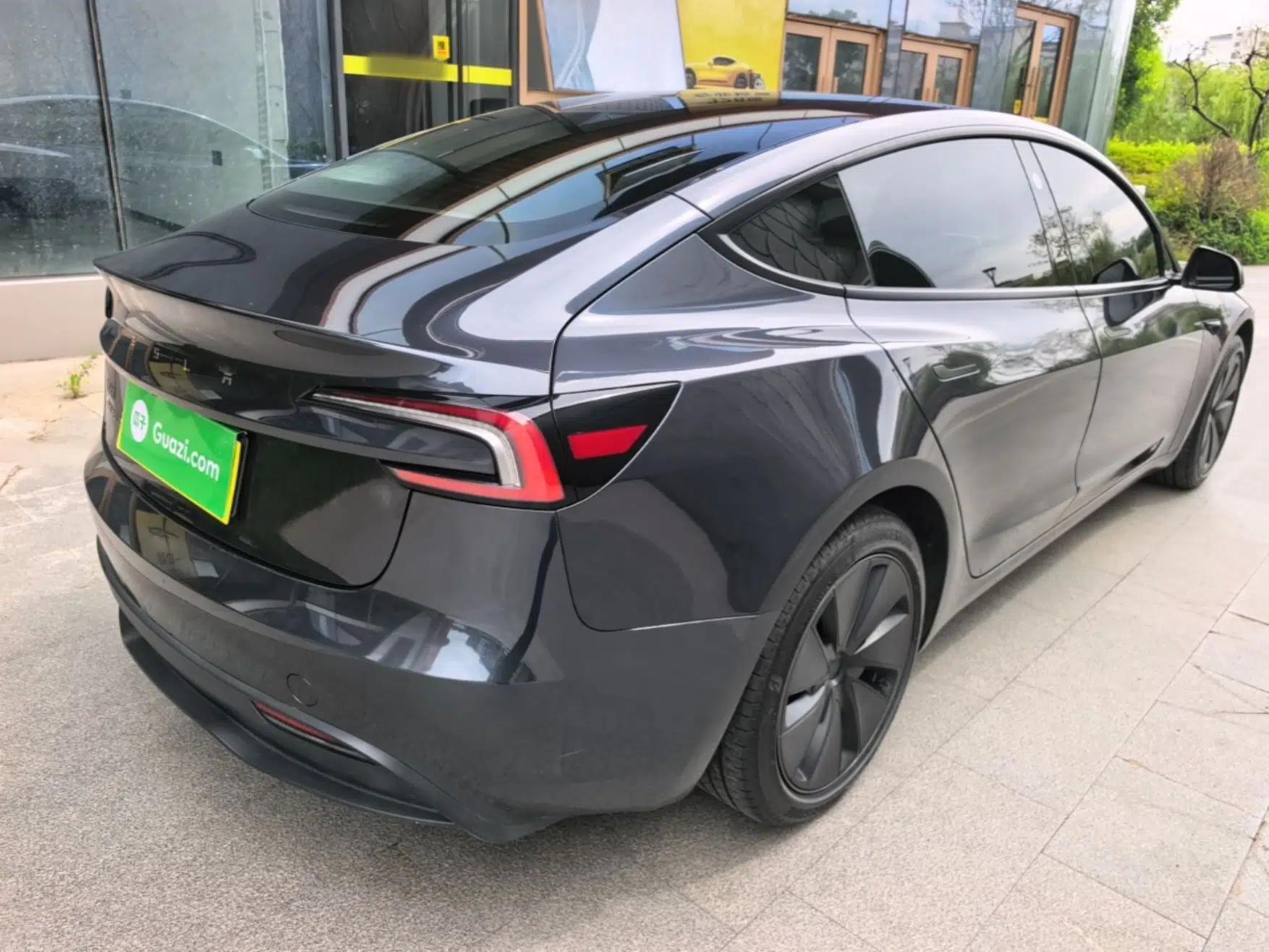 Tesla Model 3 2025 Rear-Wheel-Drive Version — миниатюра 6