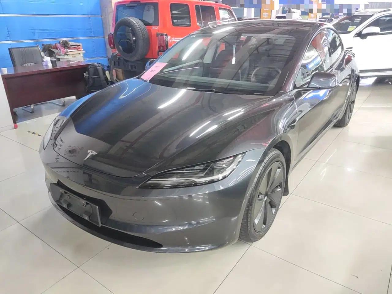 Tesla Model 3 2025 Rear-Wheel-Drive Version — миниатюра 1