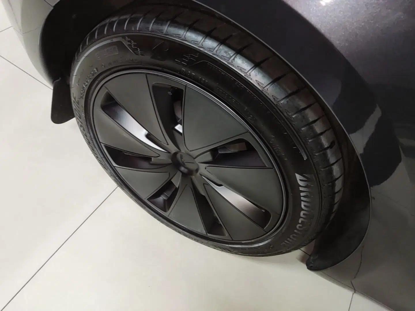 Tesla Model 3 2025 Rear-Wheel-Drive Version — миниатюра 11