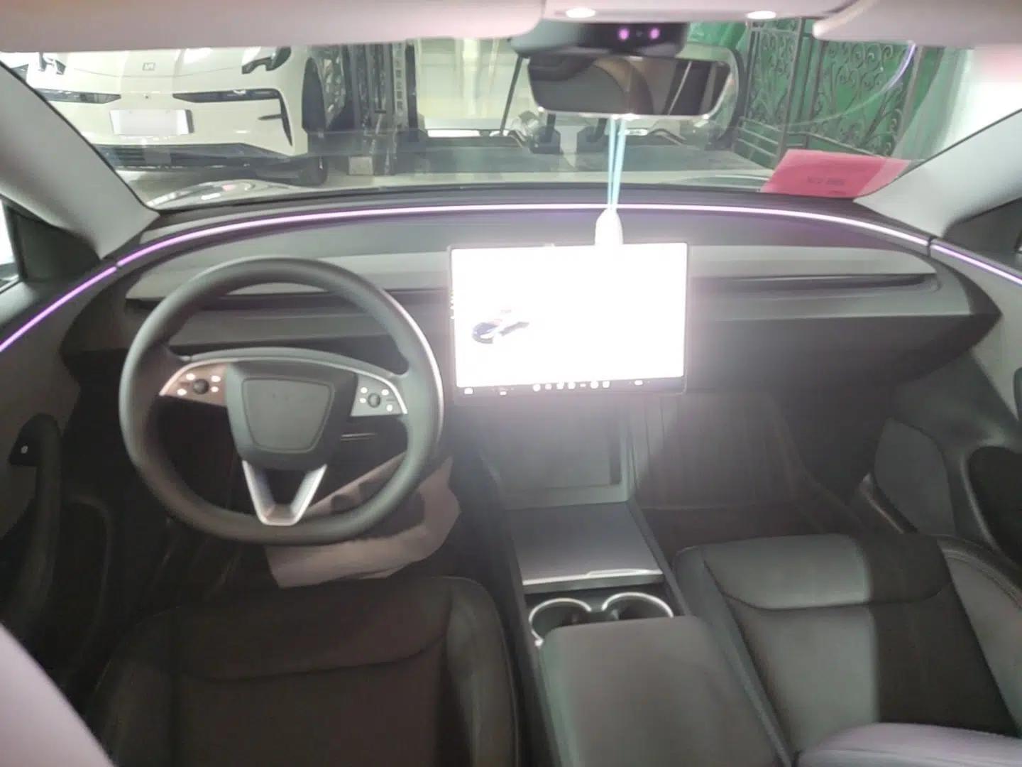 Tesla Model 3 2025 Rear-Wheel-Drive Version — миниатюра 12