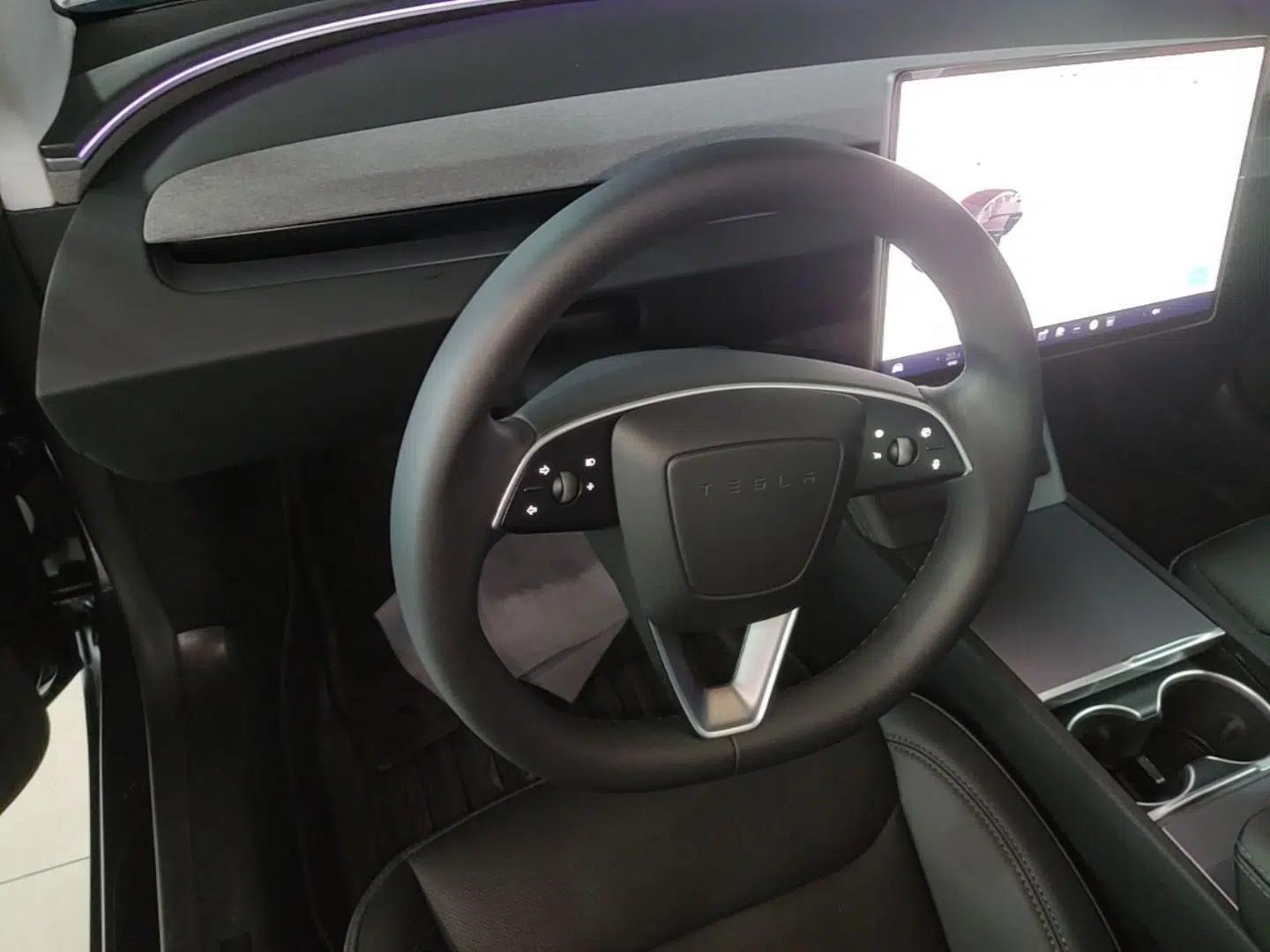 Tesla Model 3 2025 Rear-Wheel-Drive Version — миниатюра 13