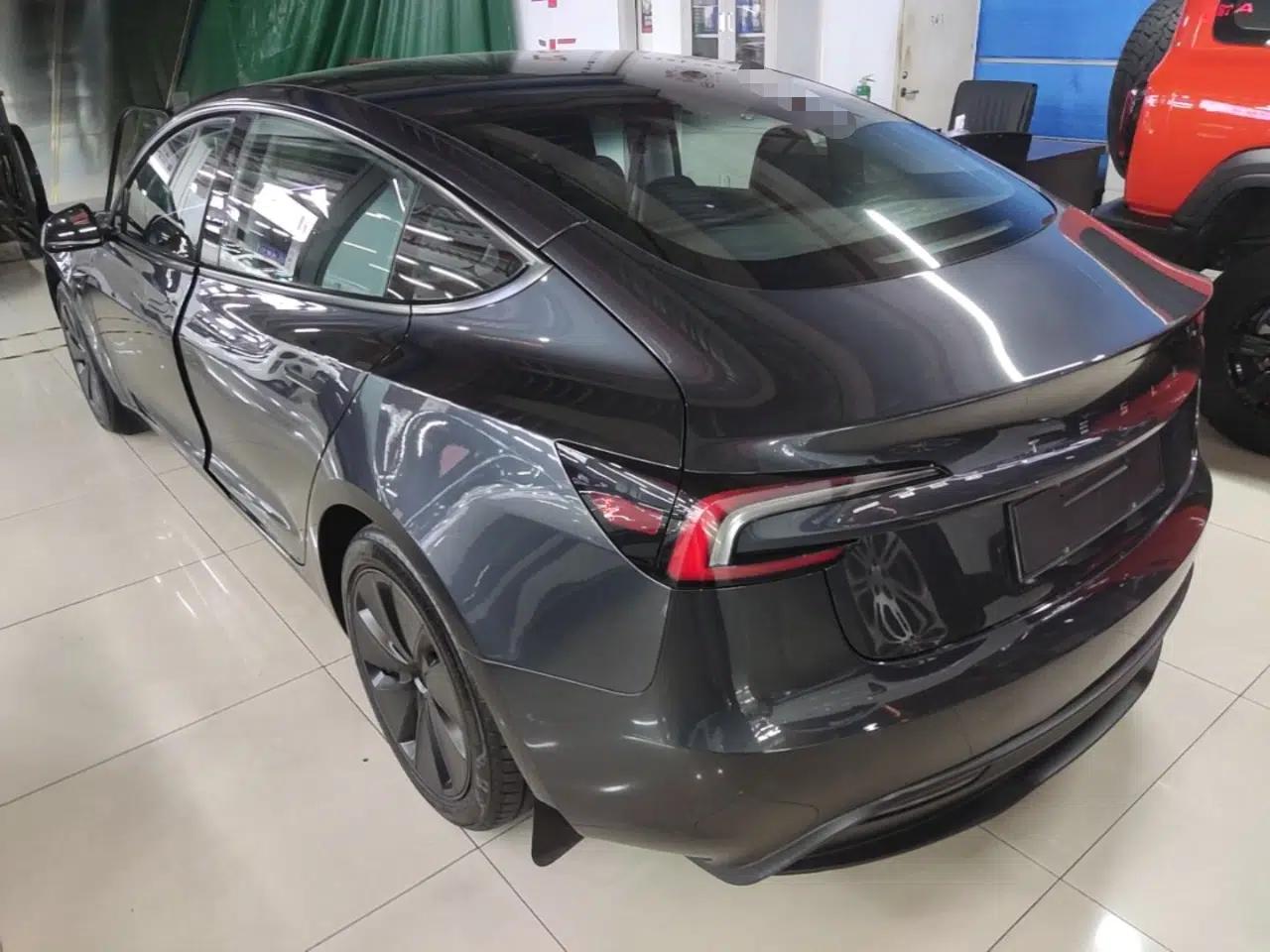 Tesla Model 3 2025 Rear-Wheel-Drive Version — миниатюра 4
