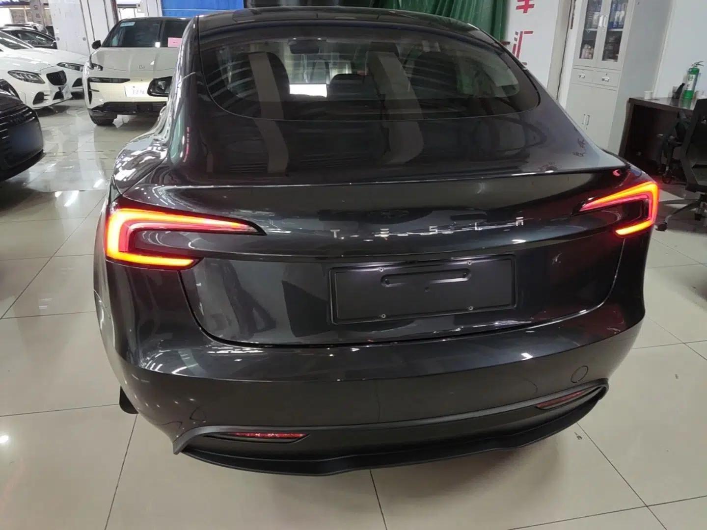 Tesla Model 3 2025 Rear-Wheel-Drive Version — миниатюра 5