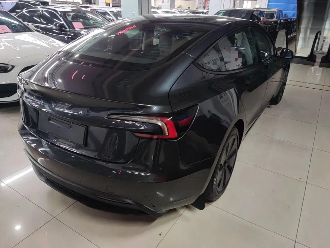 Tesla Model 3 2025 Rear-Wheel-Drive Version — миниатюра 6