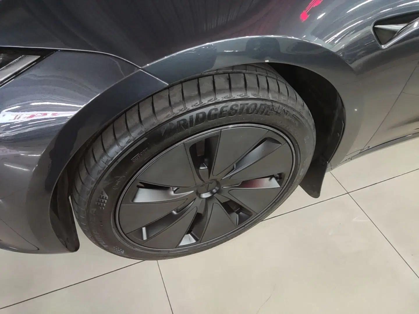 Tesla Model 3 2025 Rear-Wheel-Drive Version — миниатюра 10