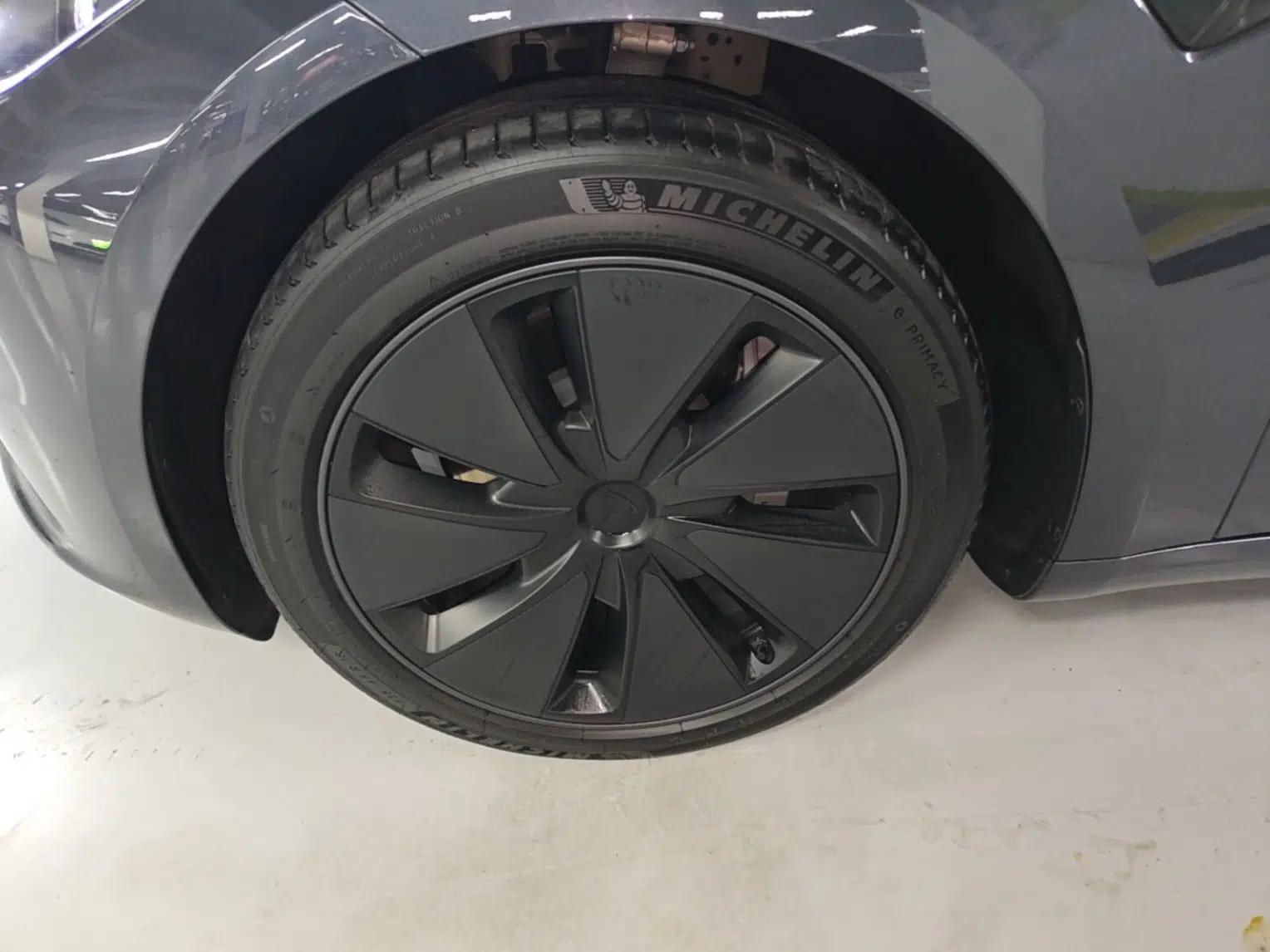 Tesla Model 3 2023 Rear-Wheel-Drive Version — миниатюра 10
