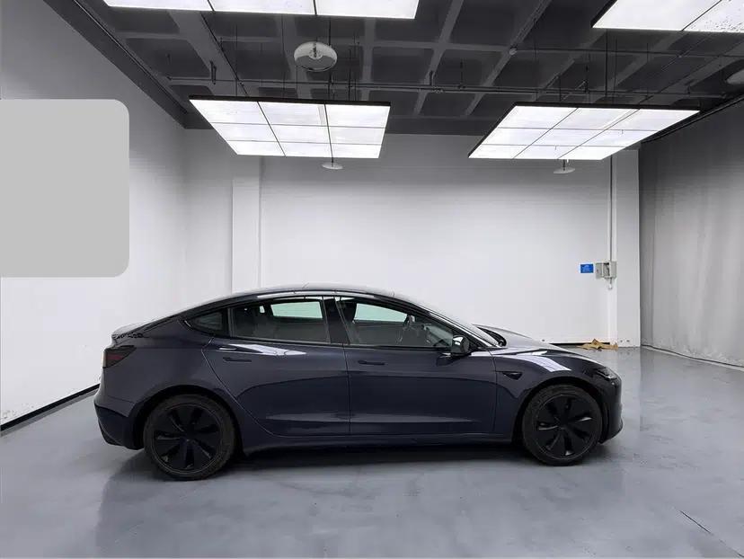 Tesla Model 3 2023 Rear-Wheel-Drive Version — миниатюра 3