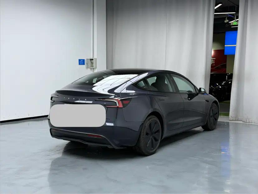 Tesla Model 3 2023 Rear-Wheel-Drive Version — миниатюра 4