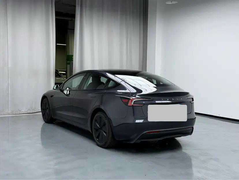 Tesla Model 3 2023 Rear-Wheel-Drive Version — миниатюра 6
