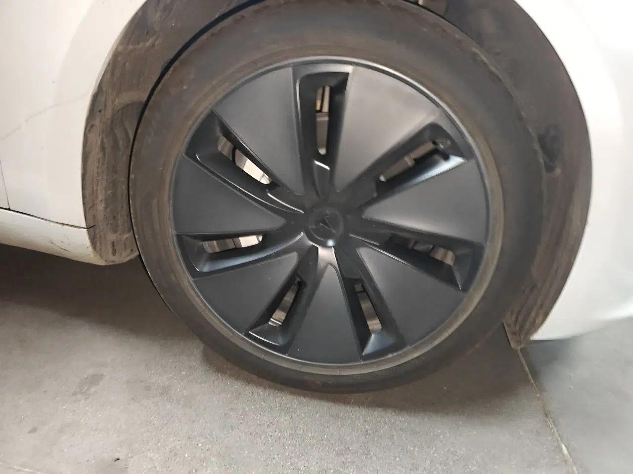 Tesla Model 3 2025 Rear-Wheel-Drive Version — миниатюра 8