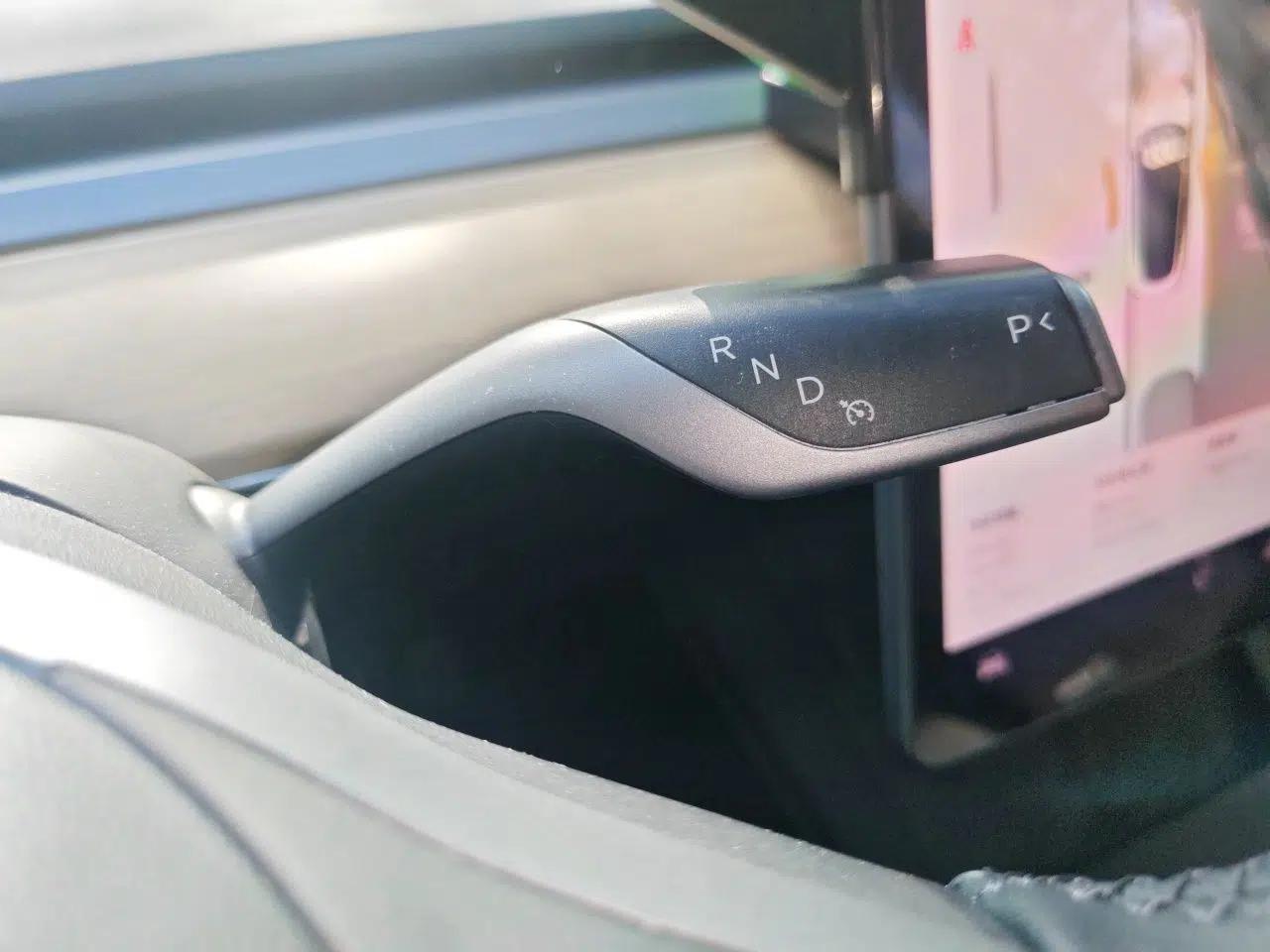 Tesla Model 3 2022 Rear-Wheel-Drive Version — миниатюра 14