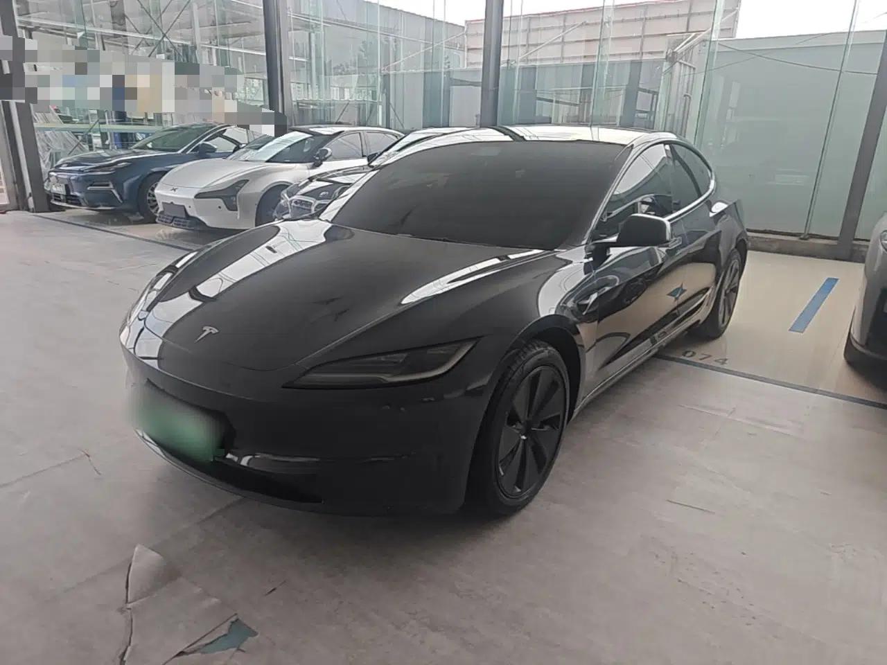Tesla Model 3 2025 Rear-Wheel-Drive Version — миниатюра 1