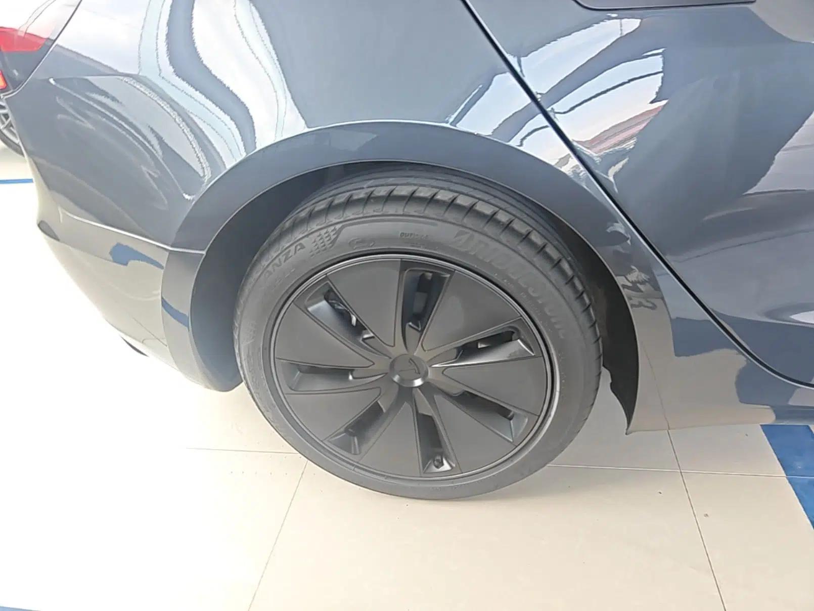 Tesla Model 3 2025 Rear-Wheel-Drive Version — миниатюра 11