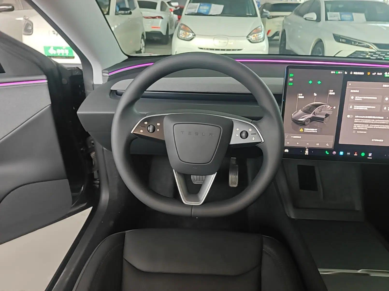 Tesla Model 3 2025 Rear-Wheel-Drive Version — миниатюра 13