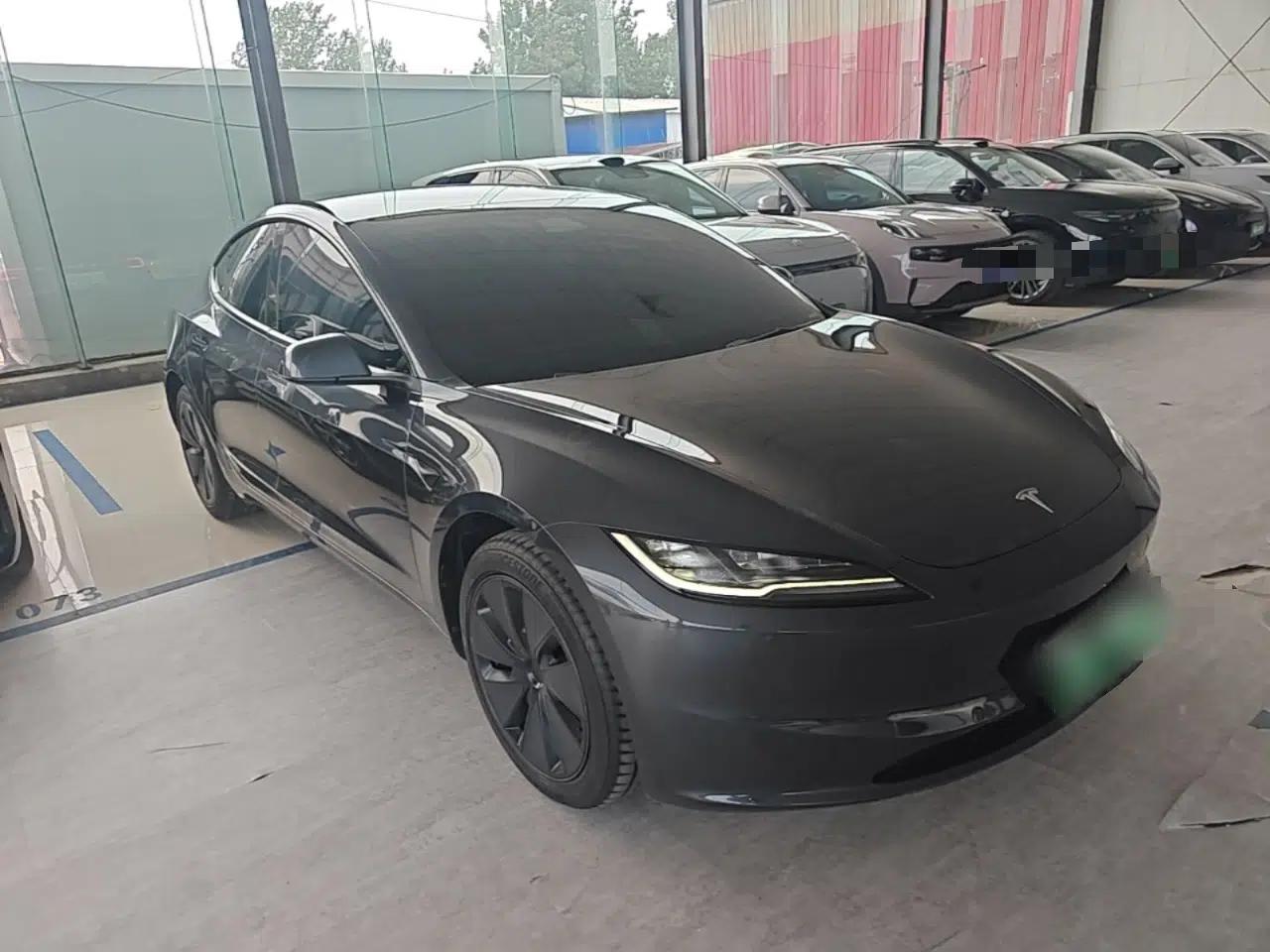 Tesla Model 3 2025 Rear-Wheel-Drive Version — миниатюра 3