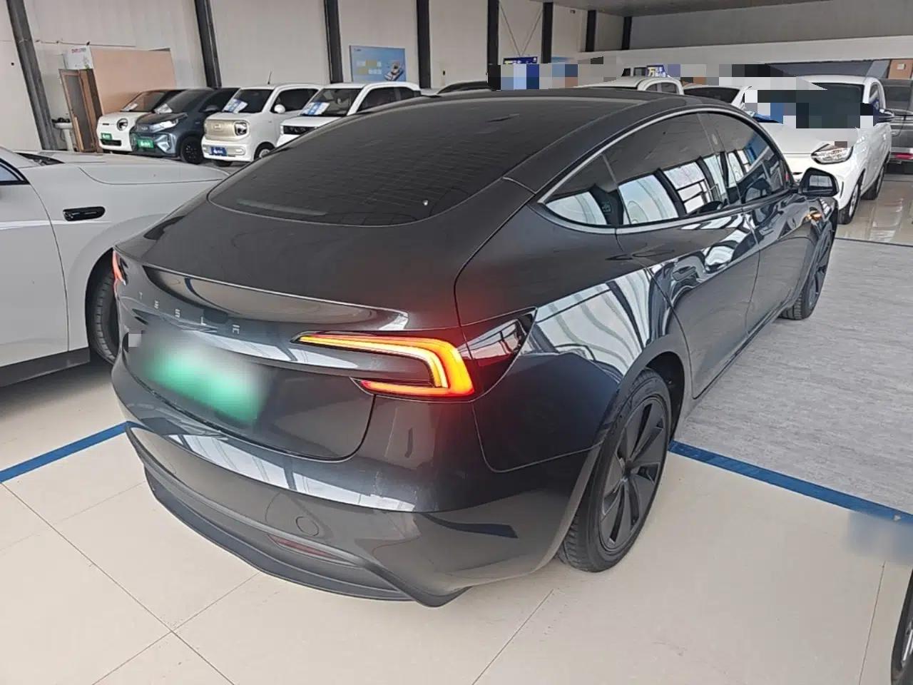Tesla Model 3 2025 Rear-Wheel-Drive Version — миниатюра 6