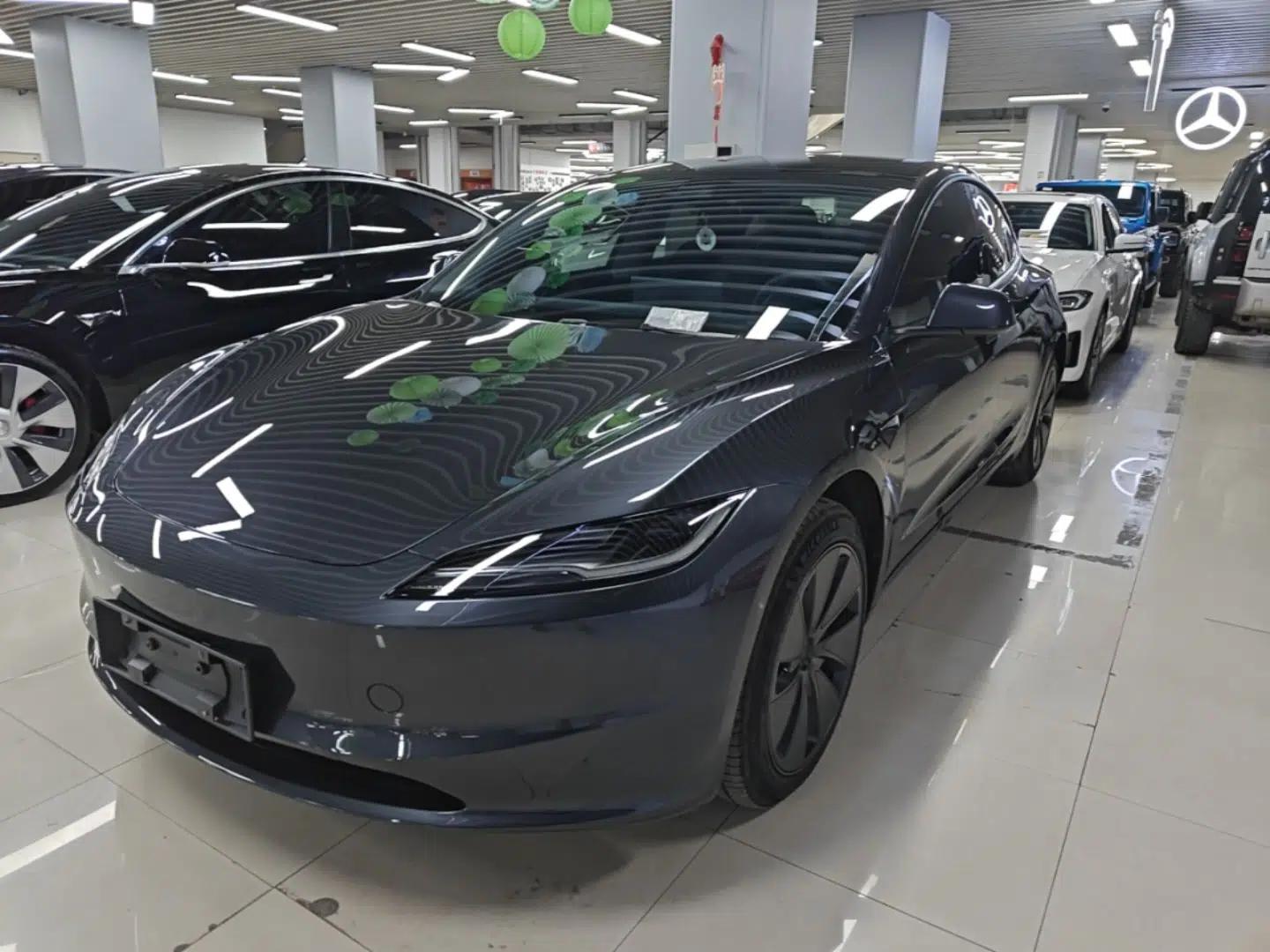 Tesla Model 3 2025 Rear-Wheel-Drive Version — миниатюра 1