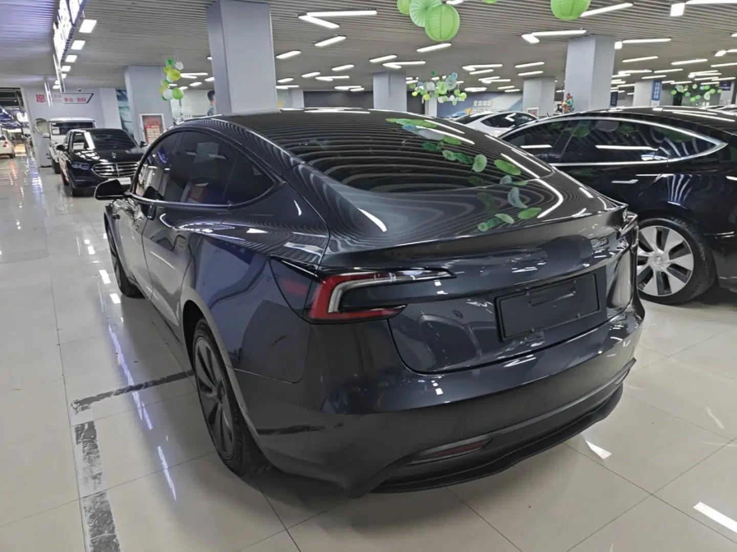 Tesla Model 3 2025 Rear-Wheel-Drive Version — миниатюра 13