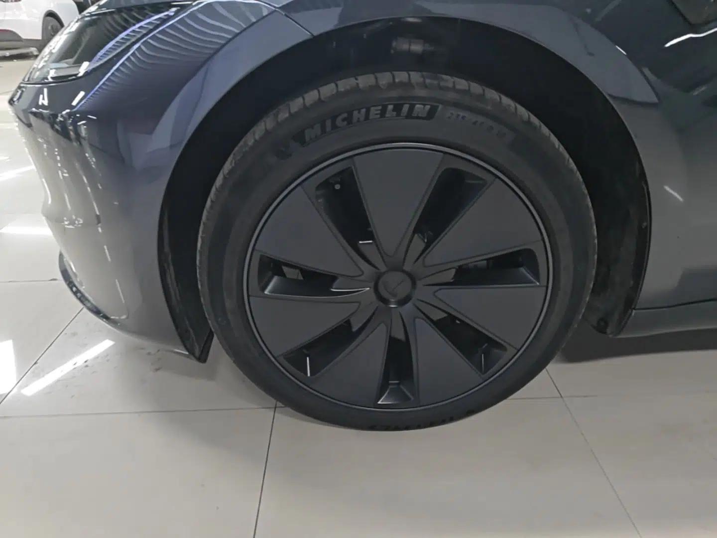 Tesla Model 3 2025 Rear-Wheel-Drive Version — миниатюра 15