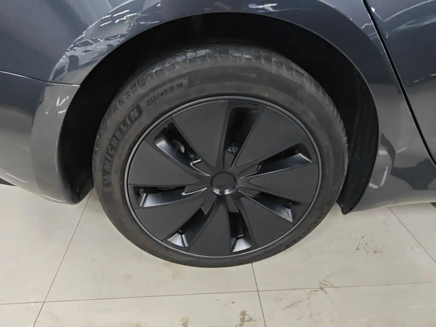 Tesla Model 3 2025 Rear-Wheel-Drive Version — миниатюра 16