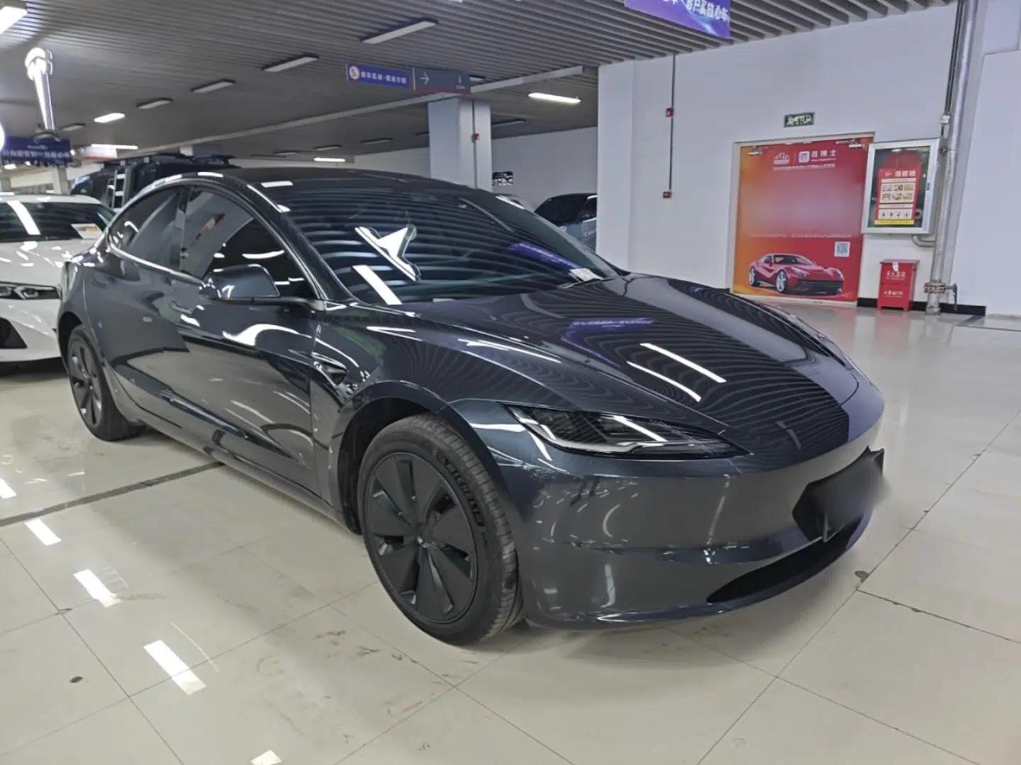 Tesla Model 3 2025 Rear-Wheel-Drive Version — миниатюра 3
