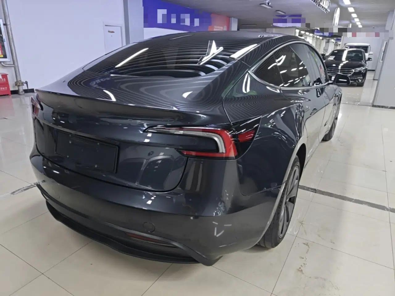 Tesla Model 3 2025 Rear-Wheel-Drive Version — миниатюра 6