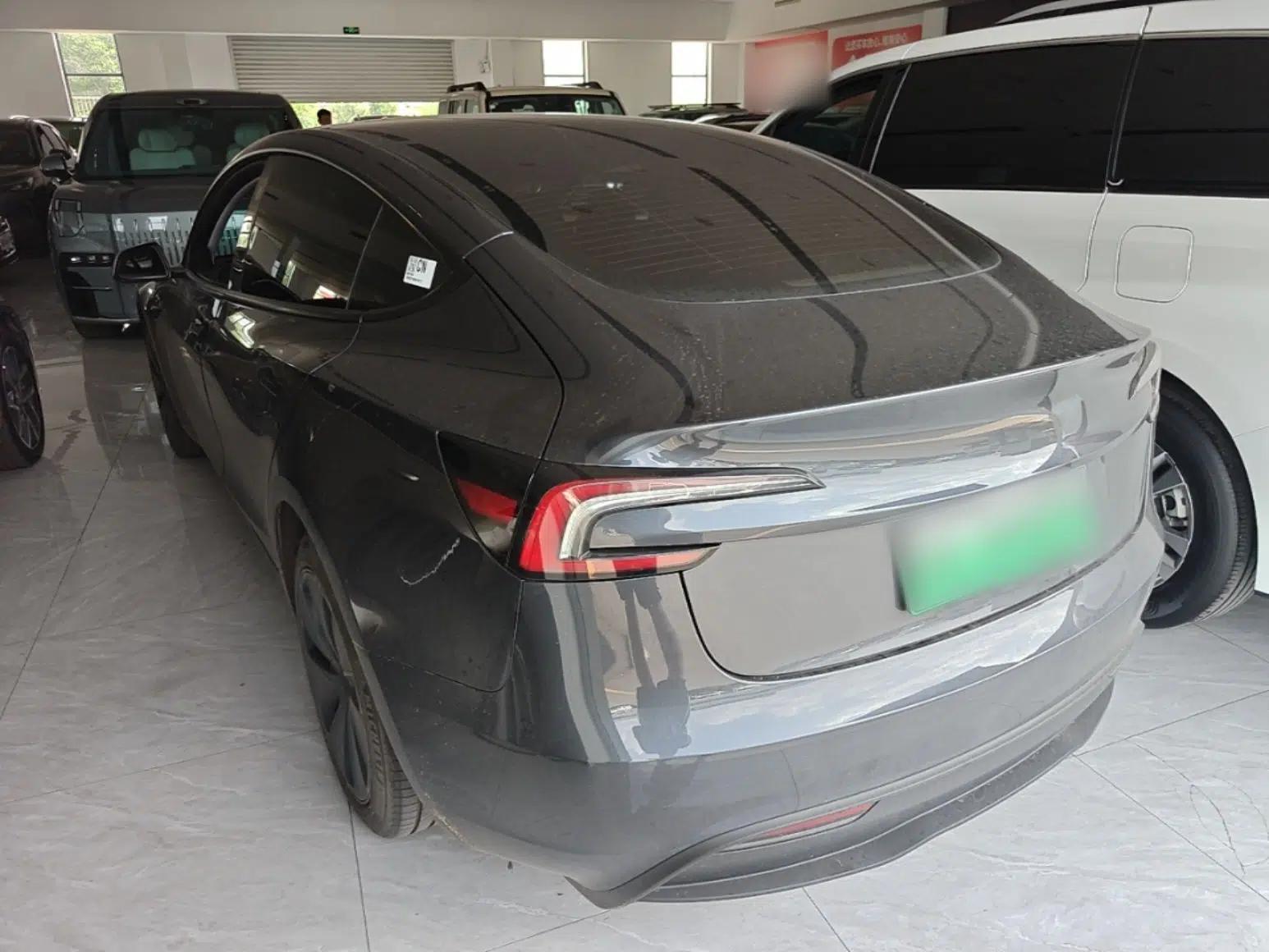 Tesla Model 3 2023 Rear-Wheel-Drive Version — миниатюра 4