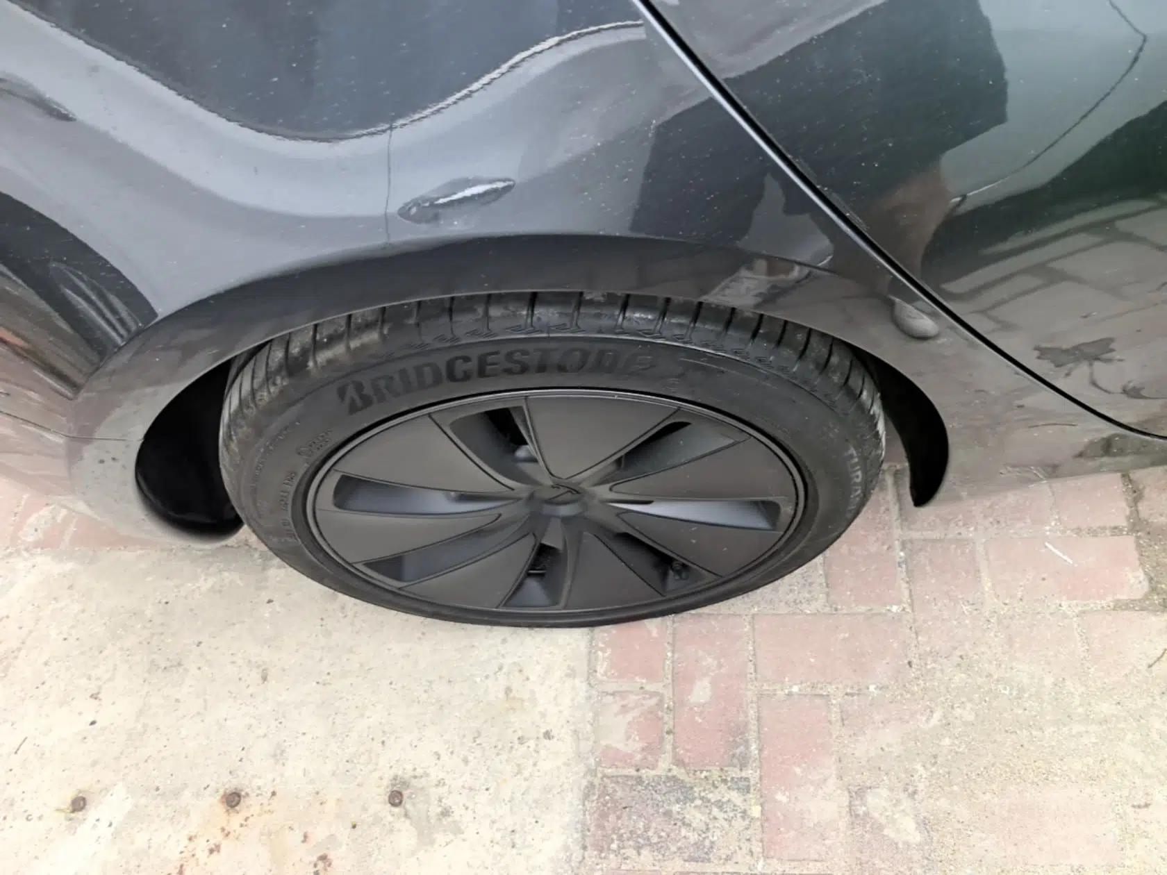 Tesla Model 3 2025 Rear-Wheel-Drive Version — миниатюра 11