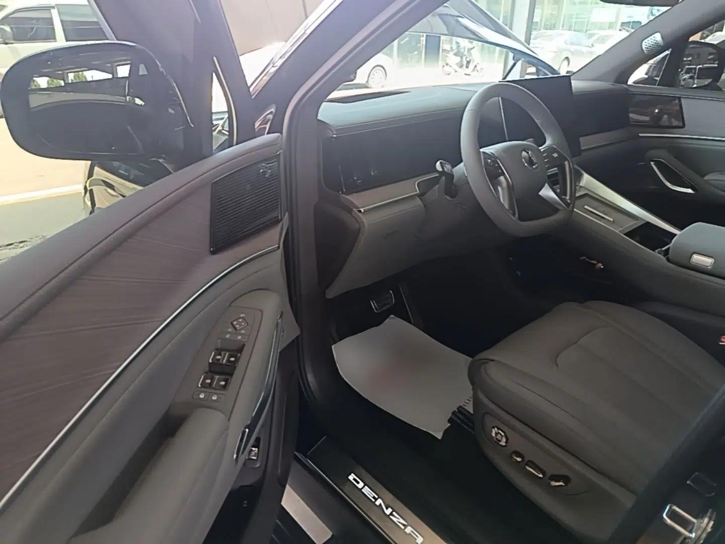 Denza N9 2025 Prestige Version — миниатюра 25