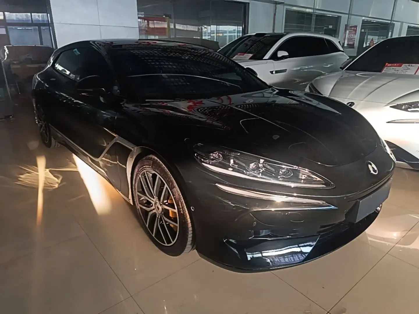Denza Z9GT 2024 1100 Four-Wheel Drive Max Edition — миниатюра 3