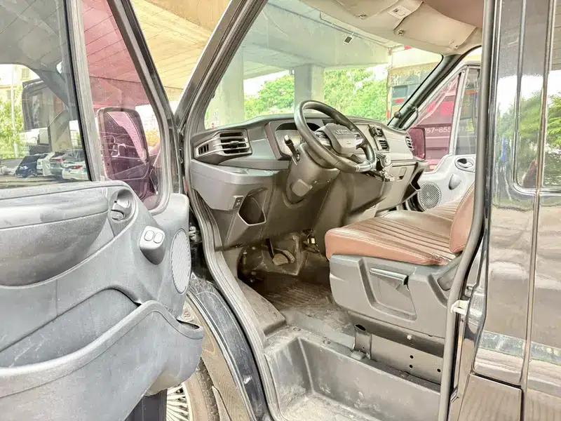 Fushun 2023 2.0T Automatic Diesel Mid-Wheelbase Mid-Roof Commercial Multi-Purpose Passenger Van (7 Seats) — миниатюра 18