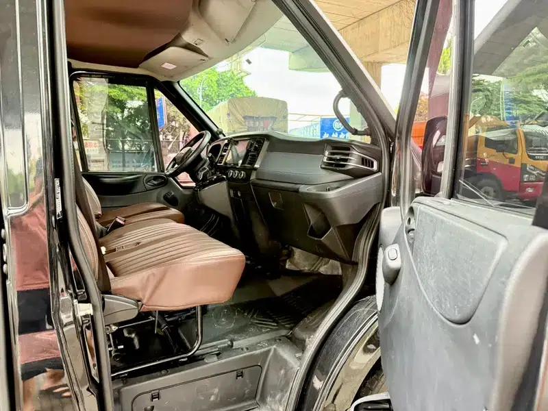 Fushun 2023 2.0T Automatic Diesel Mid-Wheelbase Mid-Roof Commercial Multi-Purpose Passenger Van (7 Seats) — миниатюра 20