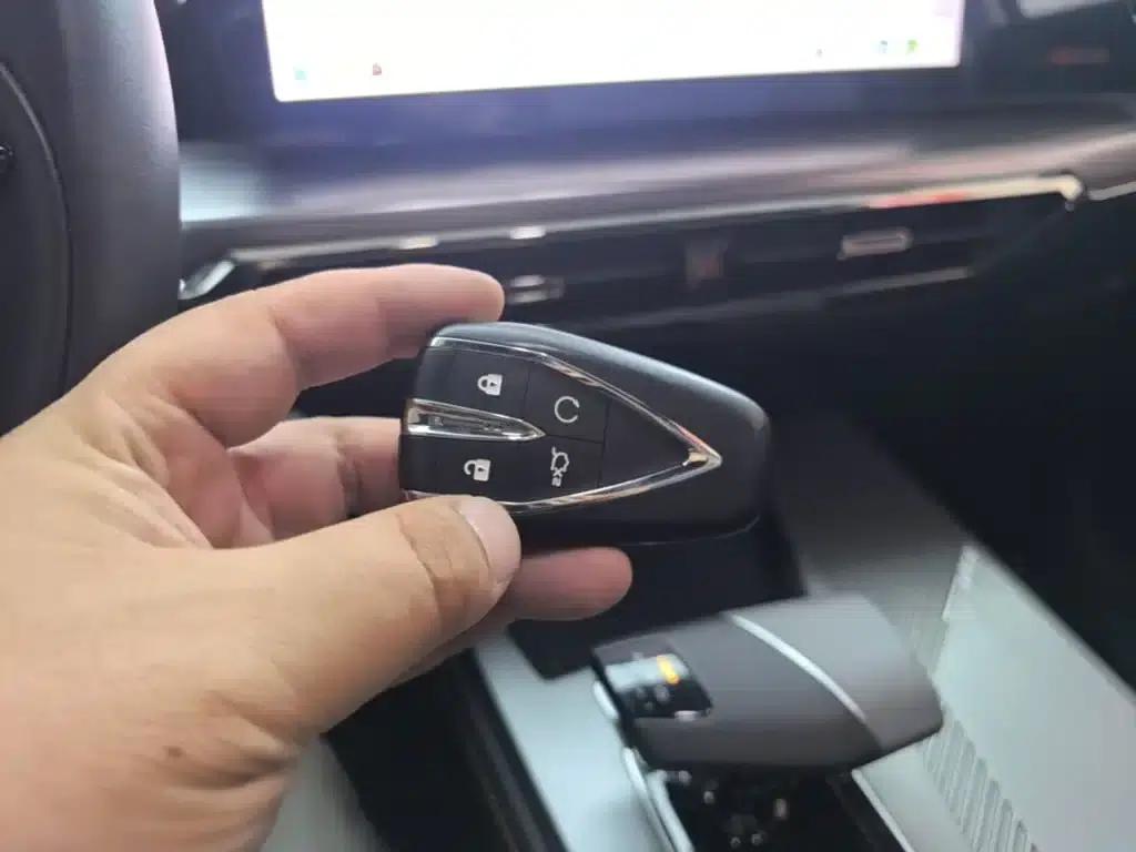 Changan Oushang Z6 2022 Blue Whale 1.5T DCT Smart City Edition — миниатюра 9