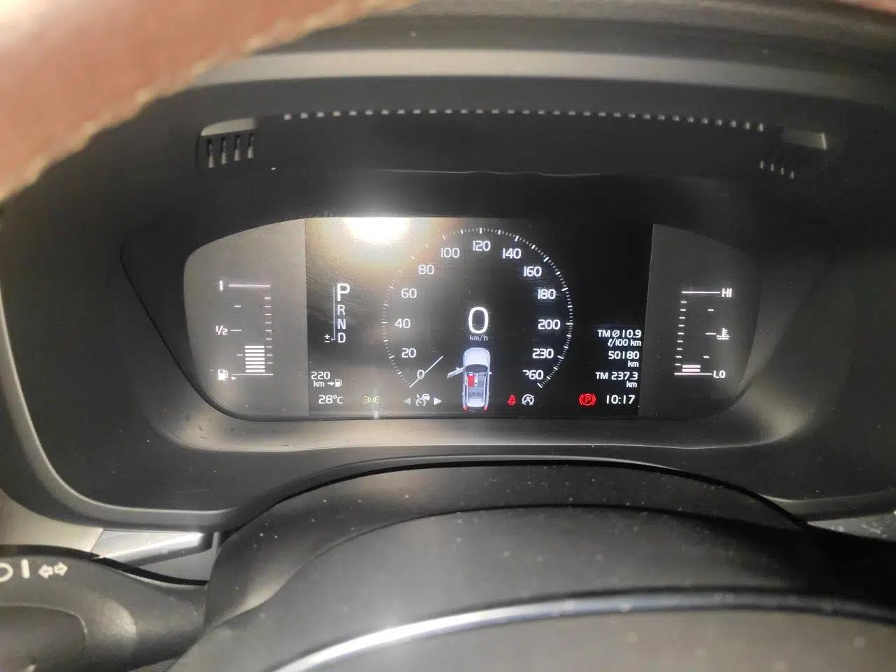 Volvo XC60 2020 T5 4x4 Zhiyi Luxury Edition — миниатюра 11
