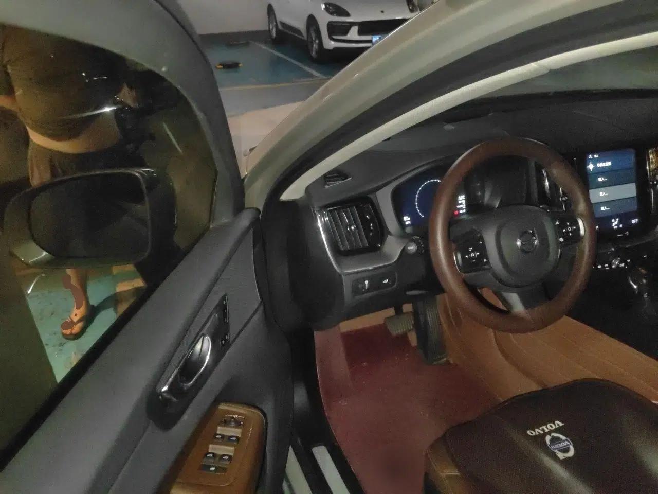 Volvo XC60 2020 T5 4x4 Zhiyi Luxury Edition — миниатюра 16