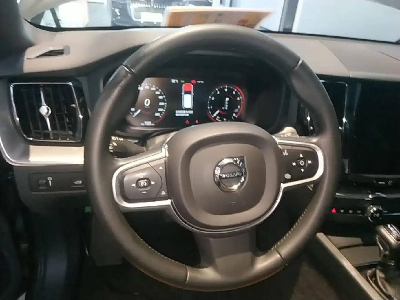Volvo XC60 2019 T5 4x4 Smart Edition China V Standard — миниатюра 13