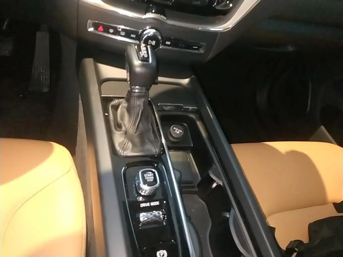 Volvo XC60 2019 T5 4x4 Smart Edition China V Standard — миниатюра 16
