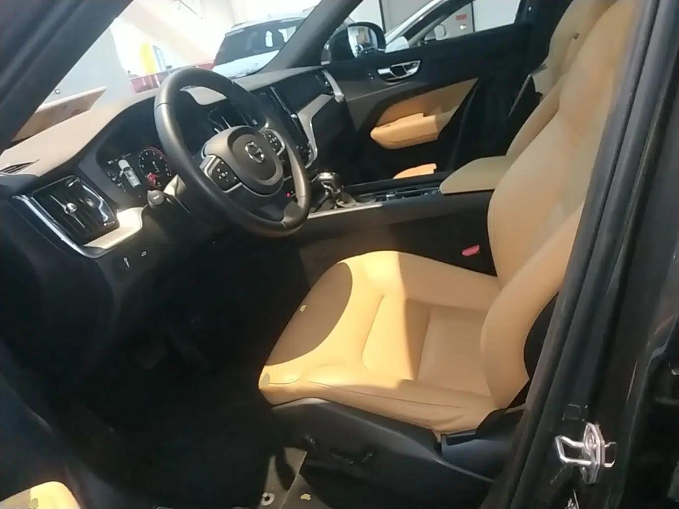 Volvo XC60 2019 T5 4x4 Smart Edition China V Standard — миниатюра 17
