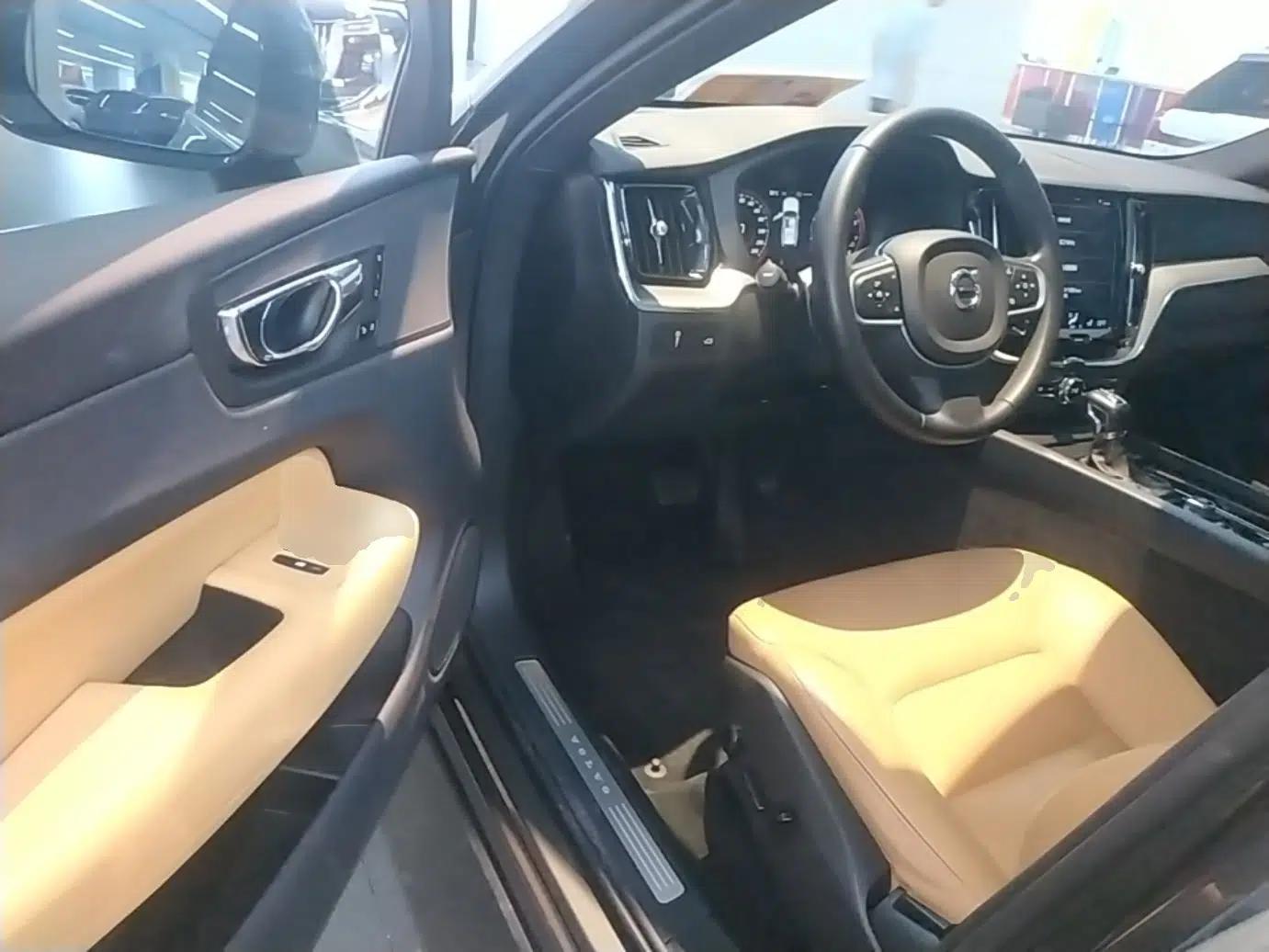 Volvo XC60 2019 T5 4x4 Smart Edition China V Standard — миниатюра 18