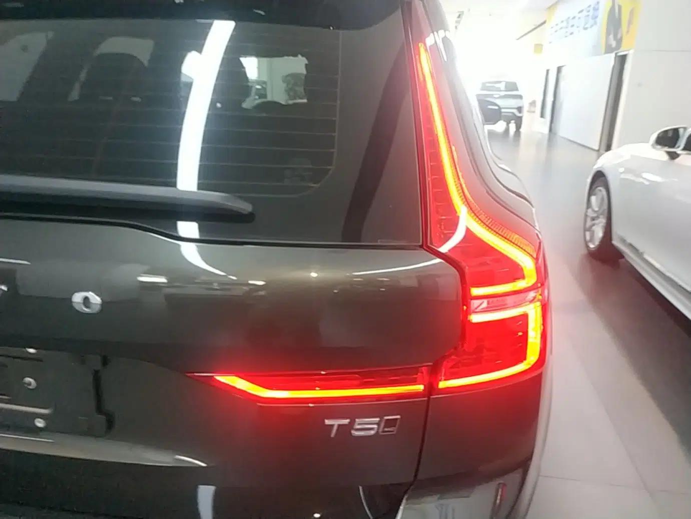 Volvo XC60 2019 T5 4x4 Smart Edition China V Standard — миниатюра 9