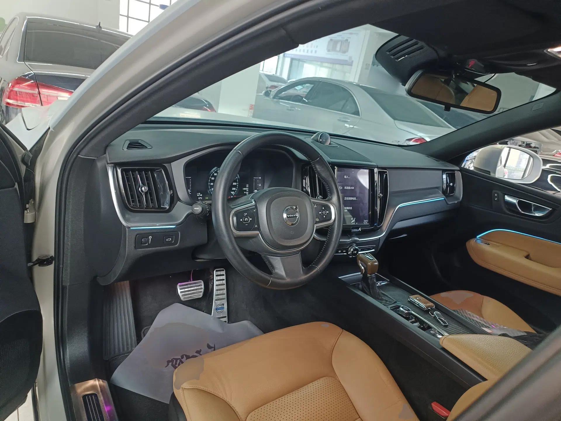 Volvo XC60 2018 T5 4x4 Zhiyi Edition — миниатюра 16