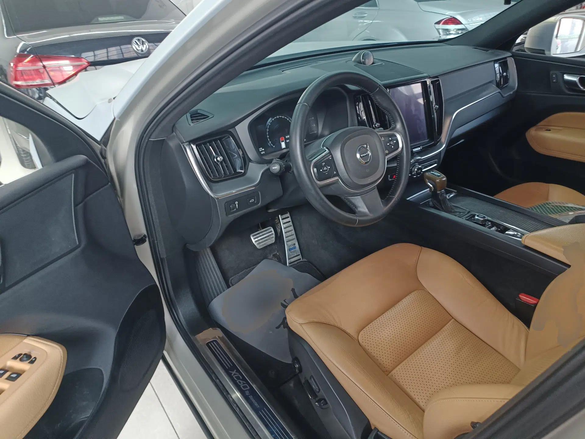 Volvo XC60 2018 T5 4x4 Zhiyi Edition — миниатюра 22