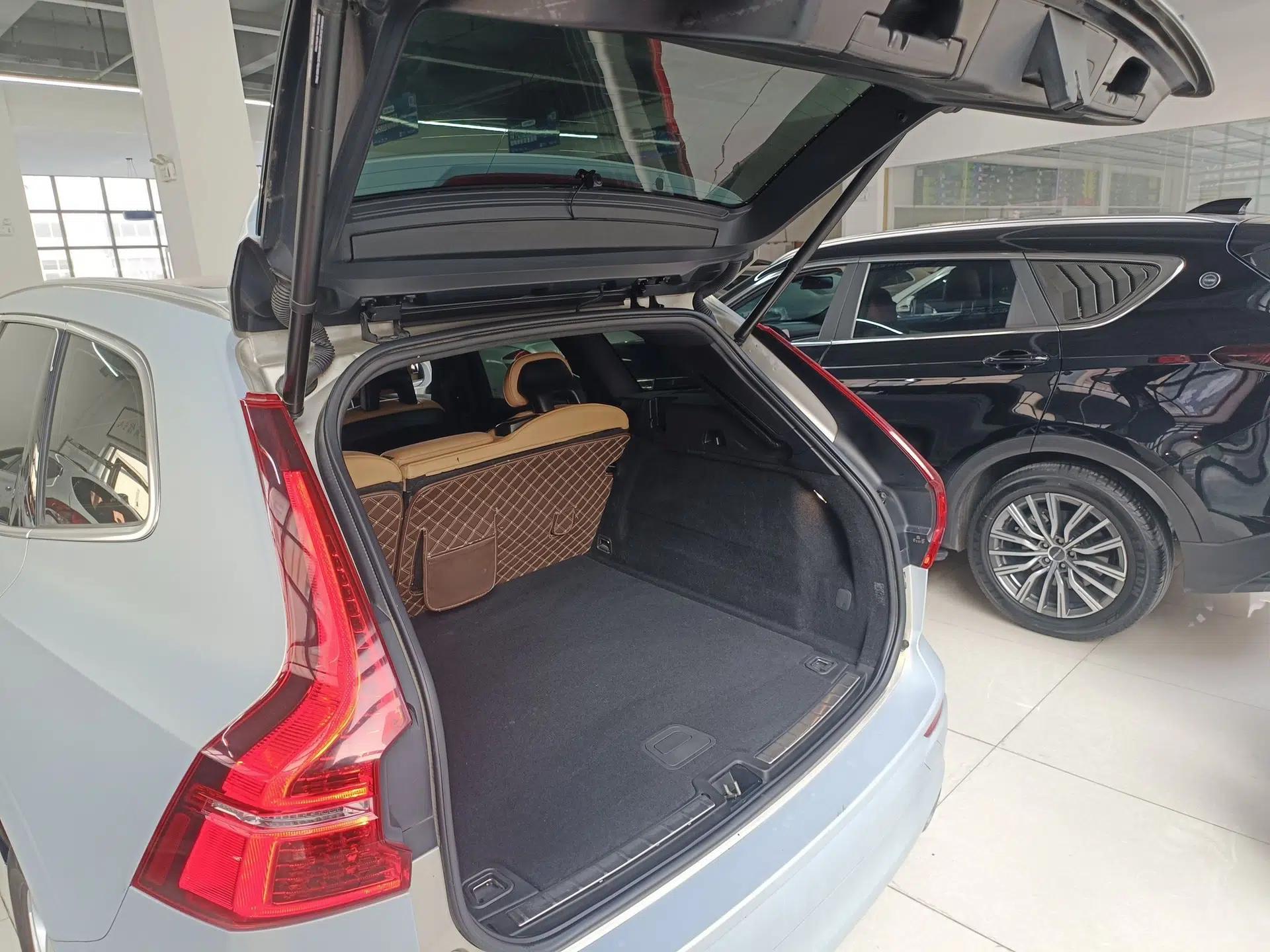 Volvo XC60 2018 T5 4x4 Zhiyi Edition — миниатюра 26