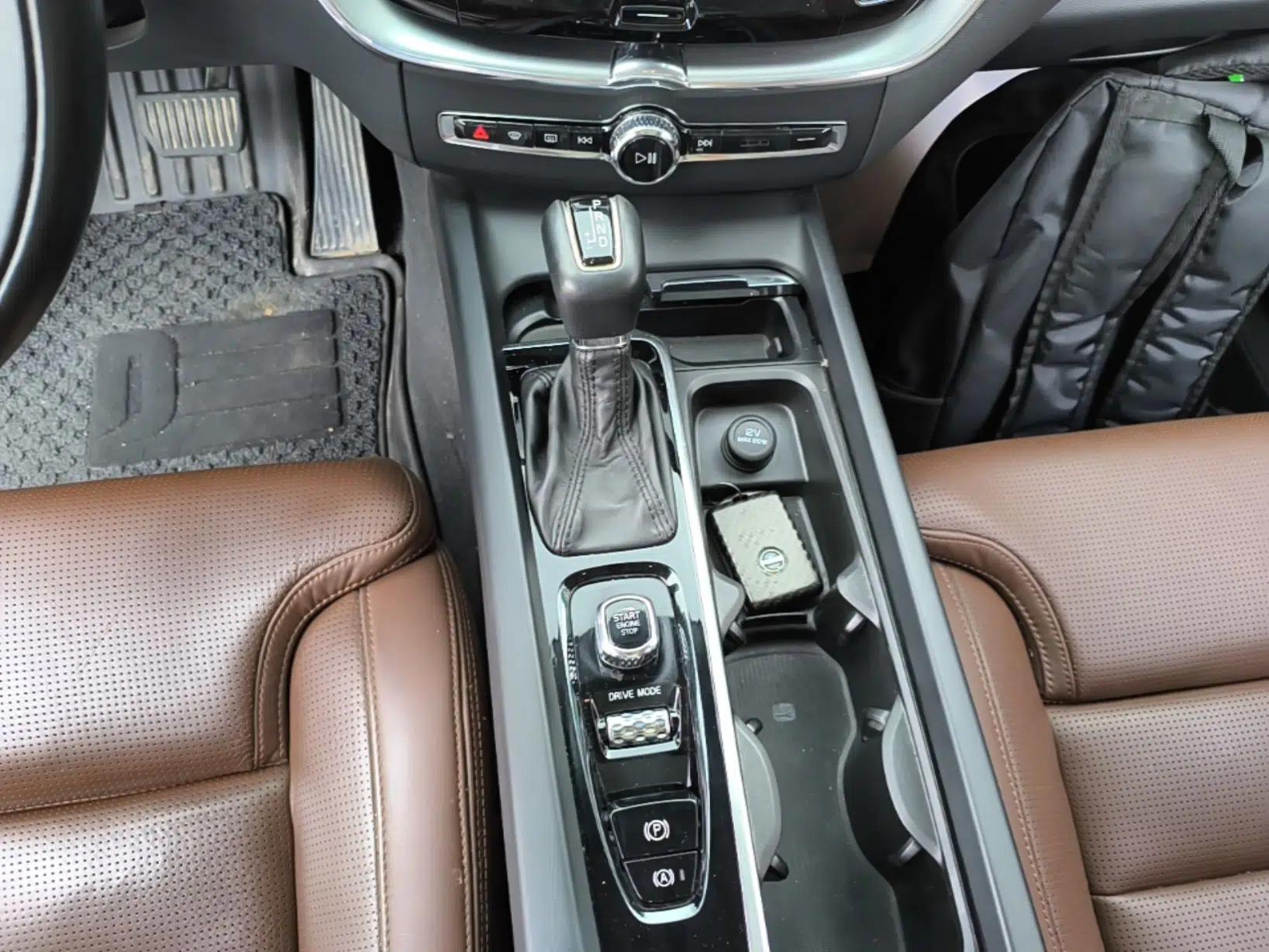 Volvo XC60 2018 T5 4x4 Zhiyi Edition — миниатюра 16