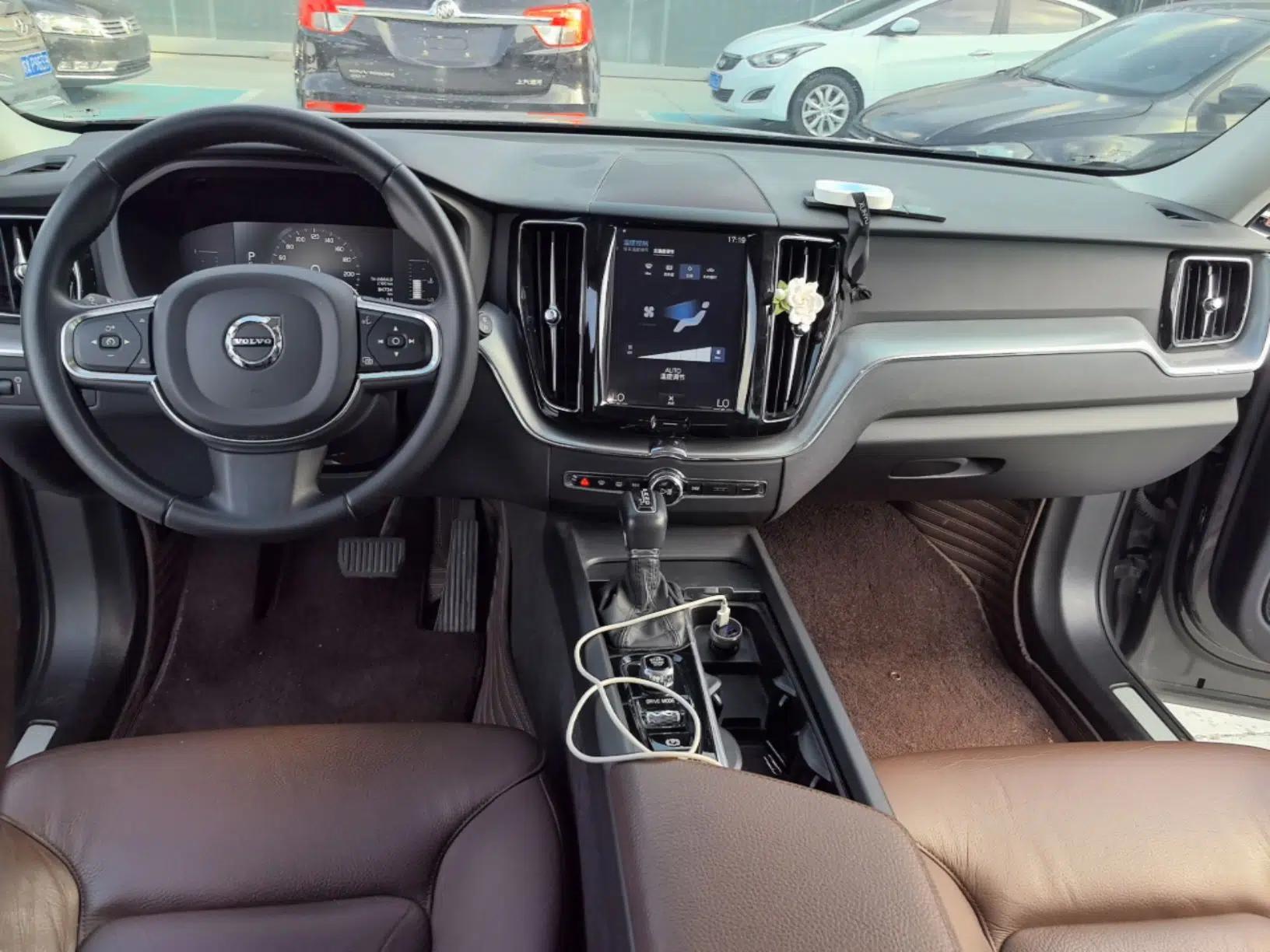 Volvo XC60 2020 T5 4x4 Zhiyi Luxury Edition — миниатюра 17